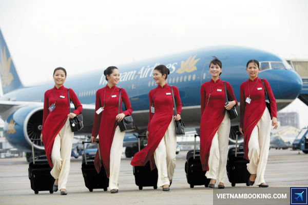 nen-mua-ve-may-bay-vietnam-airlines-hay-vietjet-air-17-05-2017