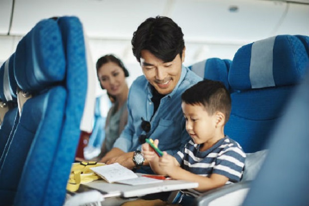 Trẻ em đi máy bay cần giấy tờ gì?