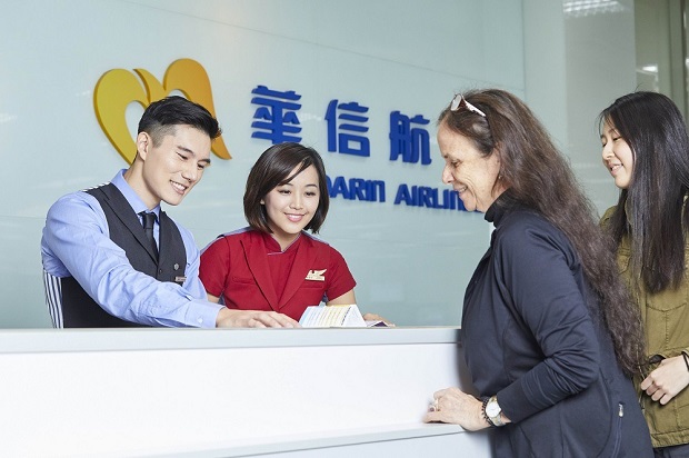 mua v&eacute; m&aacute;y bay Mandarin Airlines