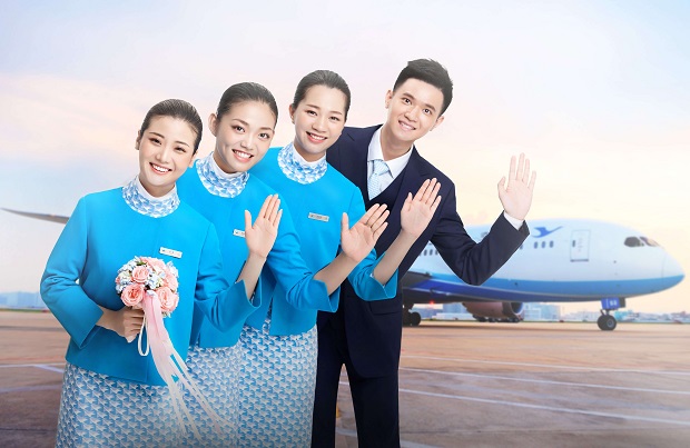 Đội ngũ tiếp viên hàng không chuyên nghiệp, hỗ trợ hành khách trong suốt chặng bay Đội ngũ tiếp viên hàng không Xiamen Airlines