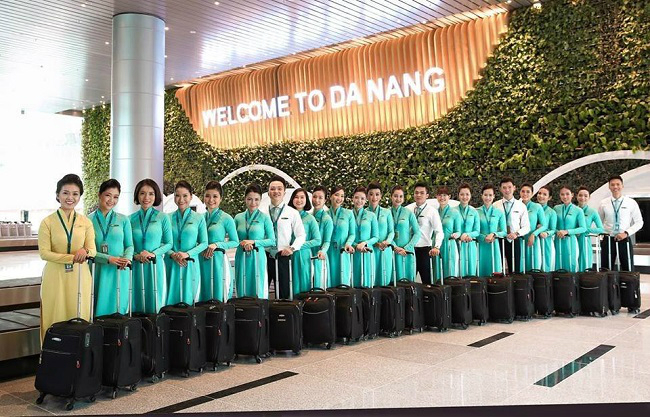 vietnam airline doi quay lam thu tuc sang nha ga T2