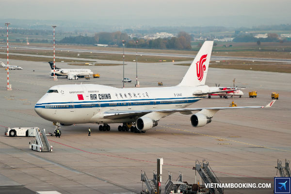 Air China sở hữu đội bay hùng hậu và mạng đường bay rộng lớn Air-China-Hang-hang-khong-trung-quoc-tai-Viet-Nam-02-06-2017-2