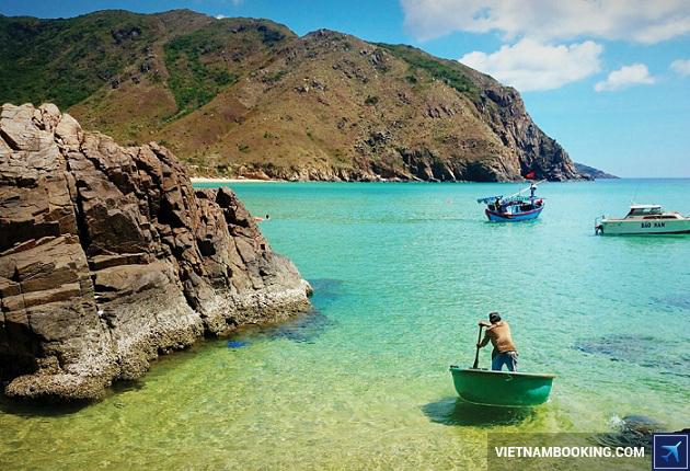 gia ve may bay thang 7