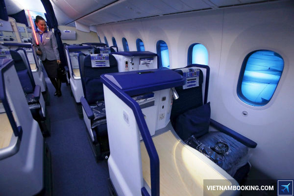 dai-ly-ve-may-bay-ANA-Ha-Noi-02-06-2017-2