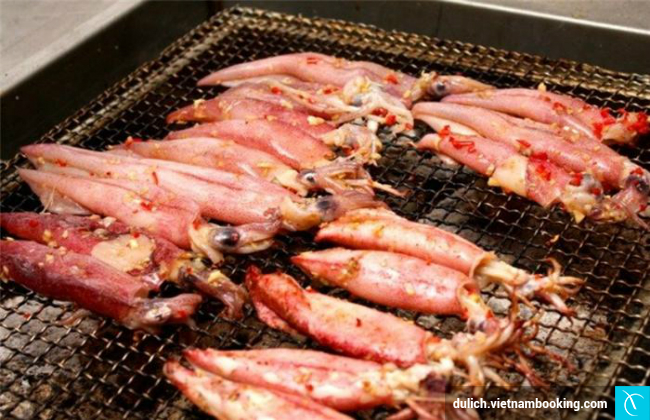 Mực trứng nướng muối ớt du lich Phu Quoc gia re