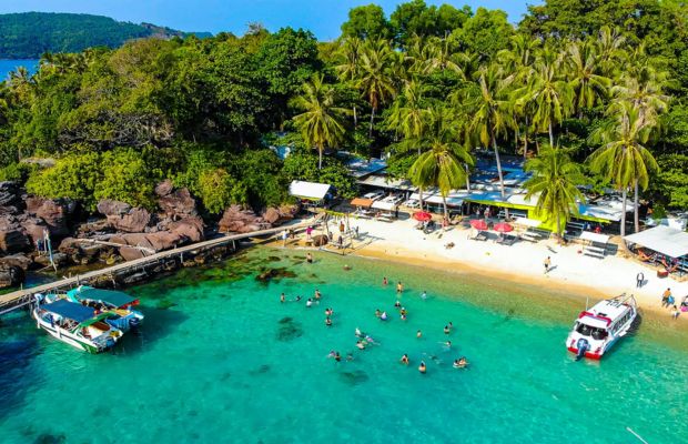 H&ograve;n m&acirc;y r&uacute;t ngo&agrave;i l&agrave; v&ugrave;ng đảo hoang sơ xanh biếc được du kh&aacute;ch y&ecirc;u th&iacute;ch