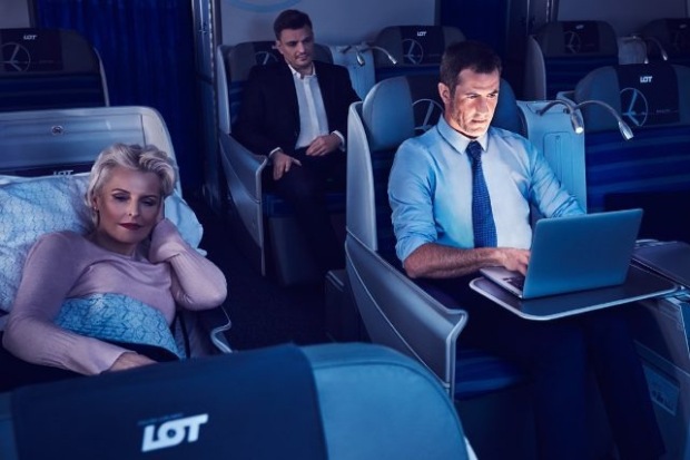 vé máy bay LOT Polish Airlines 