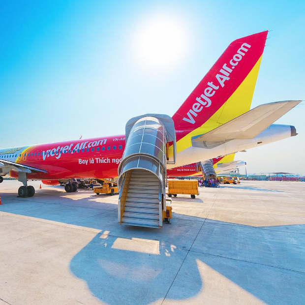 Vietjet air bồi thường chuyến bay bị ho&atilde;n