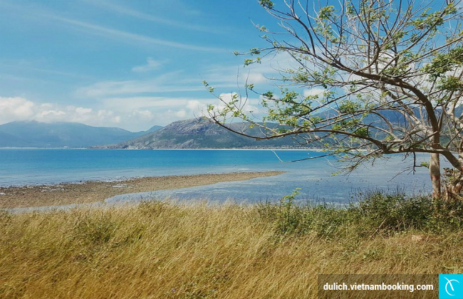 du lich con dao bang xe may