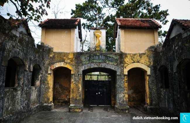 Khu di tích nhà tù Côn Đảo gia tuor du lich con dao