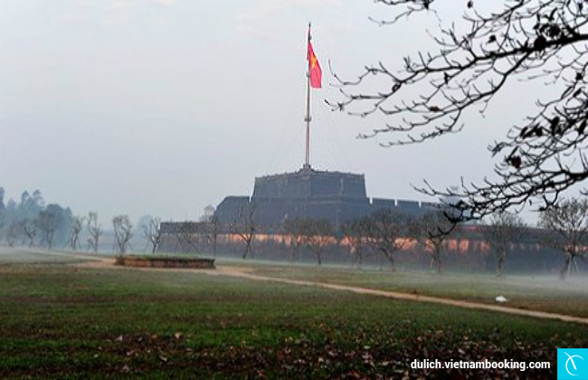 Kinh thành Huế trong sương Lịch trình du lịch huế hội an đà nẵng dành cho 2 người