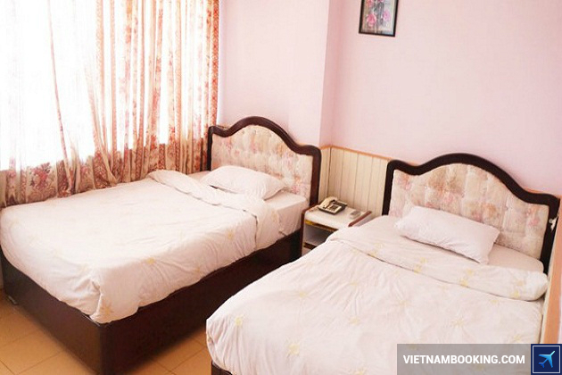 Kh&aacute;ch sạn nằm ở Trung t&acirc;m H&ograve;a B&igrave;nh Đ&agrave; Lạt