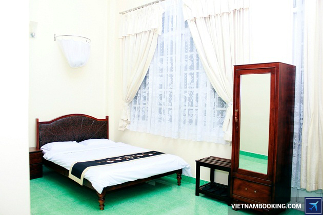 Kh&aacute;ch sạn Đ&agrave; Lạt nằm ở Trung t&acirc;m H&ograve;a B&igrave;nh