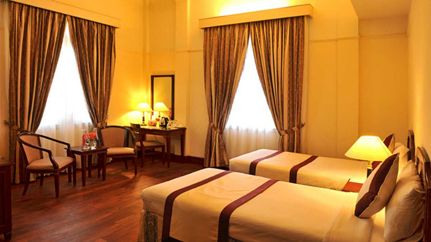 phòng tiêu chuẩn khách sạn 4* gần hồ Xuân Hương