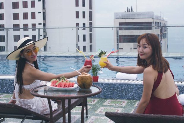 khách sạn 3 sao Đà Nẵng gần biển Mỹ Khê có hồ bơi vô cực