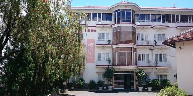 Khách sạn Bông Hồng đường 3 tháng 2 Đà Lạt.