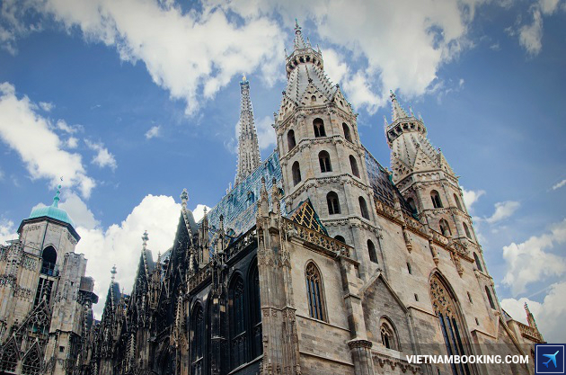 dat ve may bay gia re di vienna