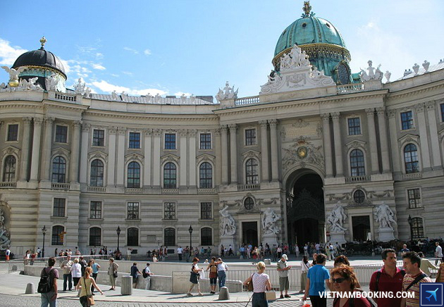 ve may bay gia re di vienna