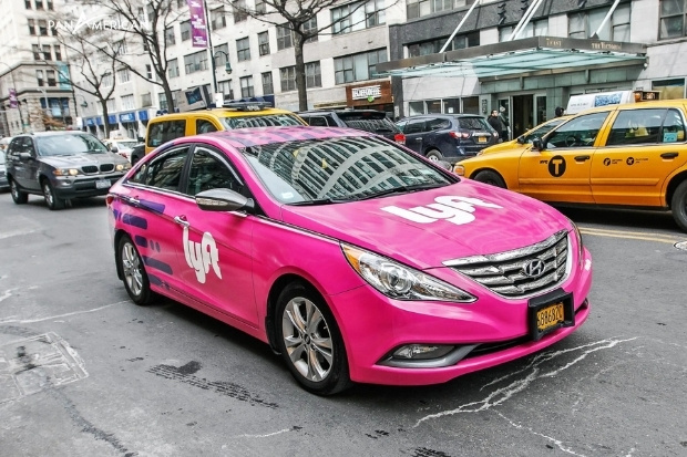 Taxi Lyft đưa đón hành khách từ sân bay Detroit đến trung tâm thành phố thuận tiện