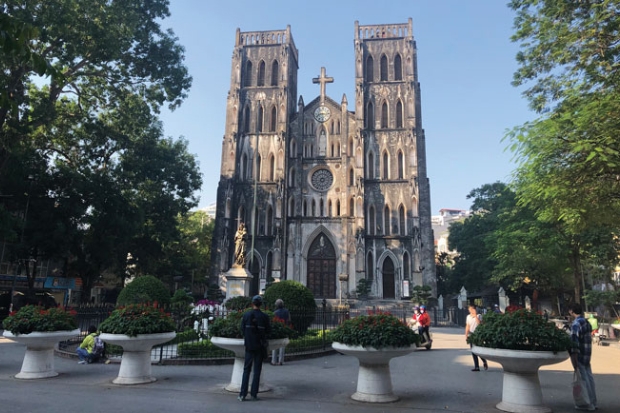 Địa điểm du lịch Hà Nội mang giá trị tâm linh cao quý là nhà thờ lớn Hà Nội.