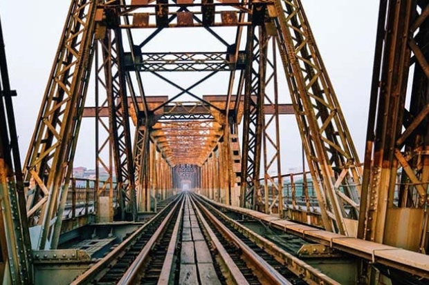 Địa điểm du lịch Hà Nội cầu Long Biên rất nổi tiếng.