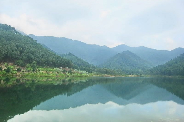 Địa điểm du lịch Hà Nội sáng giá là núi Hàm Lợn