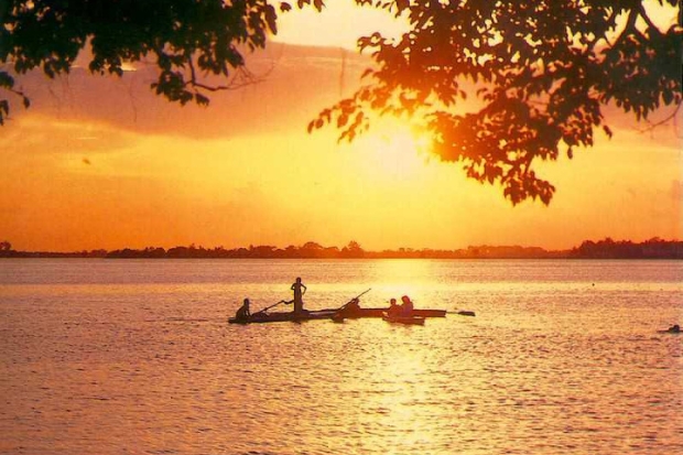 Địa điểm du lịch Hà Nội lý tưởng không thể không kể đến Hồ Tây.