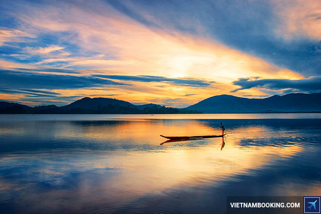 dat phong khach san gia re