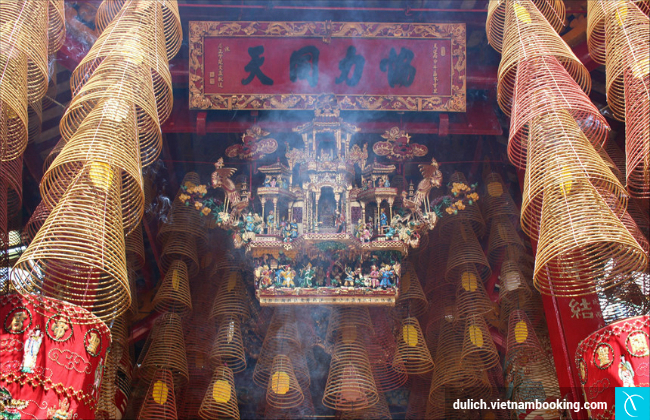 Chùa Ông Cần Thơ gioi thieu du lich can tho