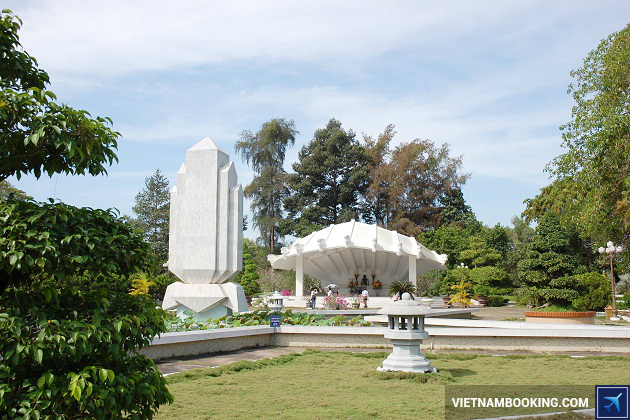 dat phong khach san gia re