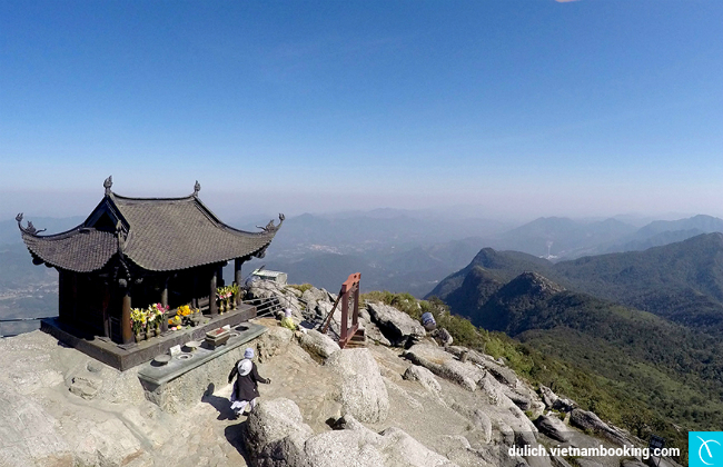 Chùa đồng trên đỉnh Yên Tử du lich ha noi trong ngay
