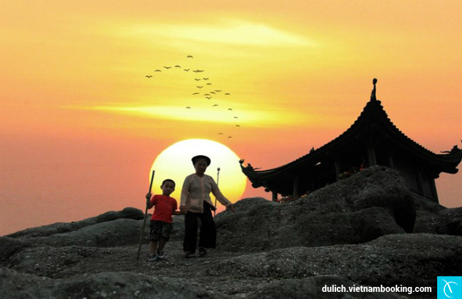 Hoàng hôn ở đỉnh Yên Tử đi du lich Ha noi cho nao dep