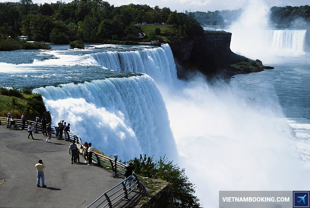 gia ve may bay di canada