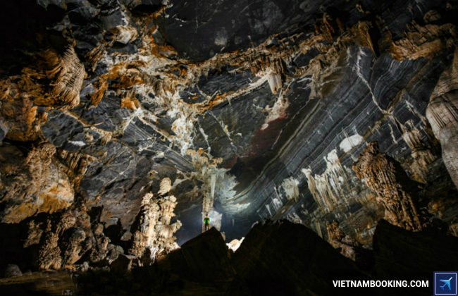 Hệ thống hang động ở Quảng Bình luong khach du lich den quang binh