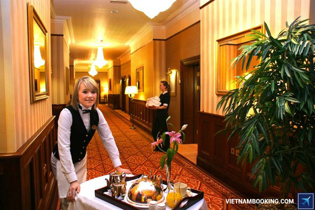 Kh&aacute;ch sạn c&oacute; dịch vụ phục vụ ẩm thực tại ph&ograve;ng kh&ocirc;ng