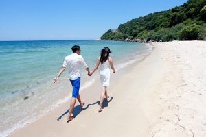 Chạm vào nắng miền Trung cùng vé máy bay Vietnam Airlines Hà Nội Chu Lai tại Vietnam Booking