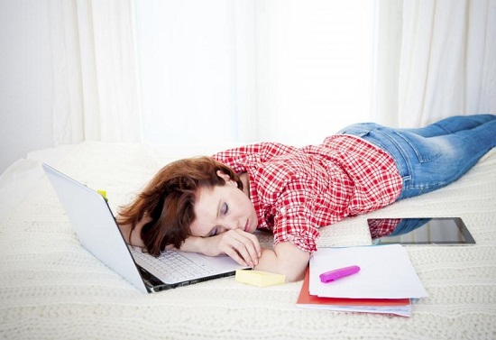 mẹo đối ph&oacute; jet lag khi đi m&aacute;y bay