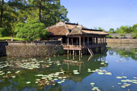 vé máy bay đi huế