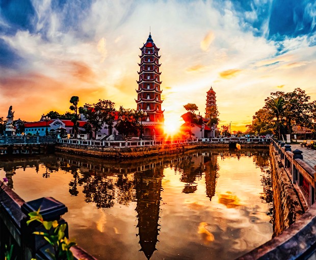 Chùa Hoằng Phúc điểm du xuân tâm linh dịp Tết. Vé máy bay tết Sài Gòn đi Đồng Hới giá rẻ