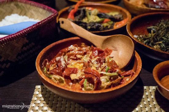 du lịch bhutan n&ecirc;n ăn g&igrave;