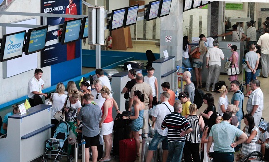 cần lưu &yacute; g&igrave; khi đi một m&igrave;nh bay chuyến quốc tế