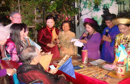 book vé máy bay giá rẻ đi huế