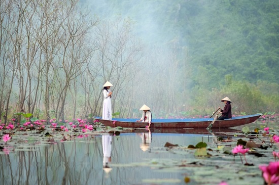 Đổ rầm rầm trước những cảnh đẹp nên thơ của chùa Hương