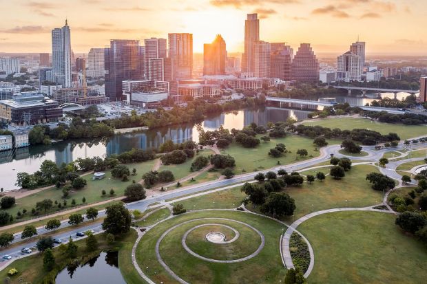 Hồ Lady Bird và khu trung tâm thành phố Austin Hồ Lady Bird và khu trung tâm thành phố Austin