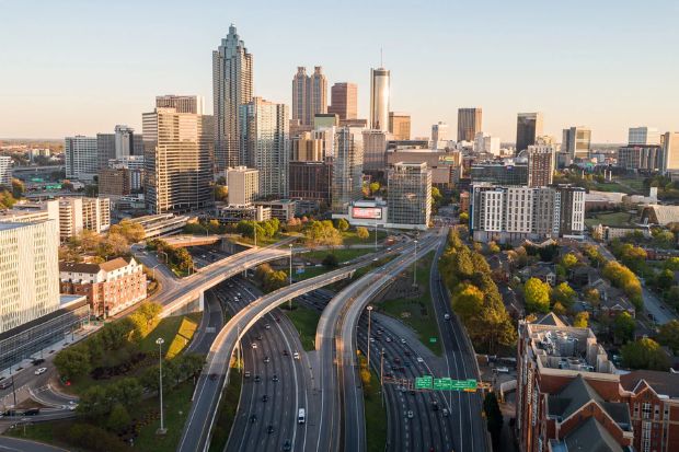 Trung t&acirc;m Atlanta với những t&ograve;a nh&agrave; cao tầng nổi bật b&ecirc;n tuyến cao tốc Downtown Connector