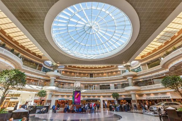 Kh&ocirc;ng gian sảnh trung t&acirc;m tại nh&agrave; ga nội địa S&acirc;n bay Quốc tế Hartsfield&ndash;Jackson Atlanta 