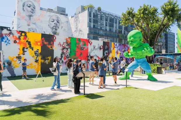 Wynwood Walls với những bức tranh tường đầy màu sắc tại khu Wynwood, Miami Wynwood Walls với những bức tranh tường đầy màu sắc tại khu Wynwood, Miami