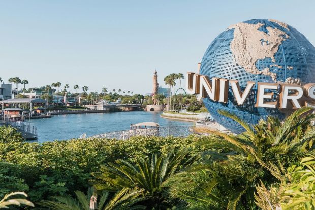 Quả địa cầu Universal Studios biểu tượng tại lối vào Universal Orlando Resort, Florida Quả địa cầu Universal Studios biểu tượng tại lối vào Universal Orlando Resort, Florida