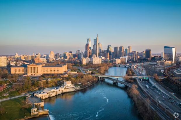 To&agrave;n cảnh trung t&acirc;m th&agrave;nh phố Philadelphia với d&ograve;ng s&ocirc;ng Schuylkill v&agrave; Bảo t&agrave;ng Nghệ thuật Philadelphia