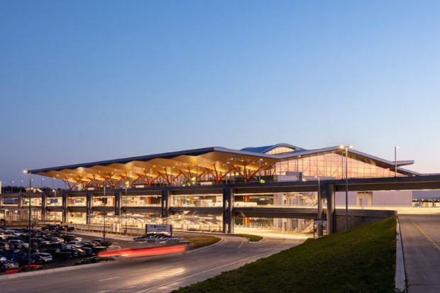 Nh&agrave; ga mới tại s&acirc;n bay quốc tế Pittsburgh với thiết kế lấy cảm hứng từ thi&ecirc;n nhi&ecirc;n Pennsylvania
